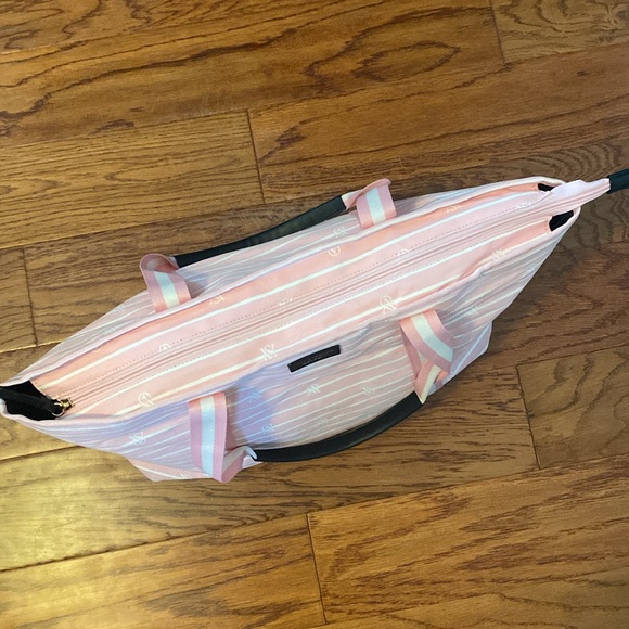 Victoria’s Secret weekender bag duffle bag pink white logo stripes - Picture 4 of 12